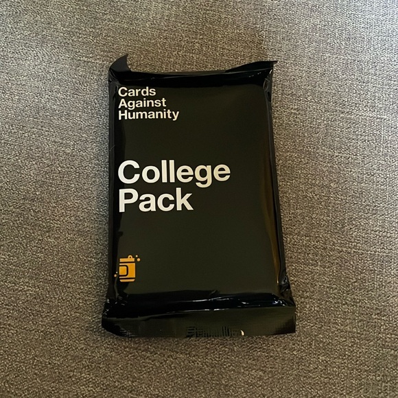 Cards Against Humanity: College Pack - Mini Expansion - Picture 6 of 7